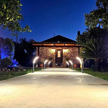 Patras Stonehouse With Large Yard - Πέτρινο Σπίτι Με Αυλή Villa Paralia  Luaran gambar