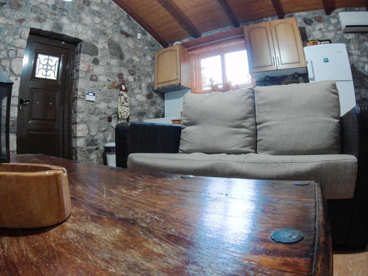 Patras Stonehouse With Large Yard - Πέτρινο Σπίτι Με Αυλή Villa Paralia  Luaran gambar
