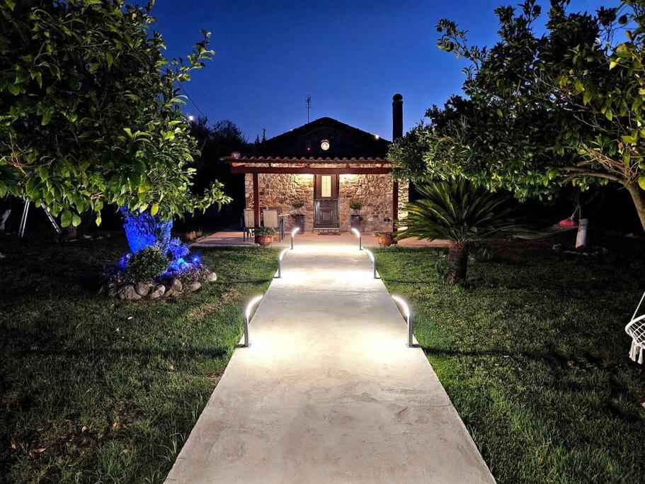 Patras Stonehouse With Large Yard - Πέτρινο Σπίτι Με Αυλή Villa Paralia  Luaran gambar