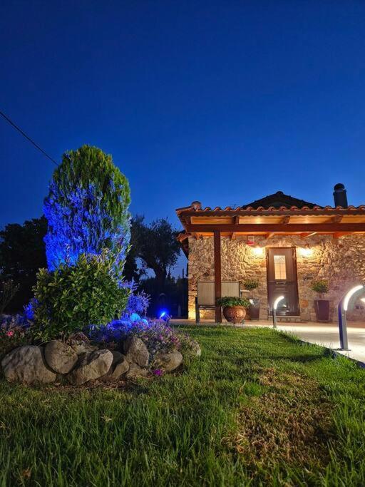 Patras Stonehouse With Large Yard - Πέτρινο Σπίτι Με Αυλή Villa Paralia  Luaran gambar